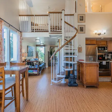 Makani Moana Loft - Golf Course View - North Shore - Sleeps 2